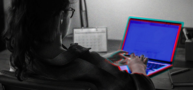 За удаленную работу стали платить меньше